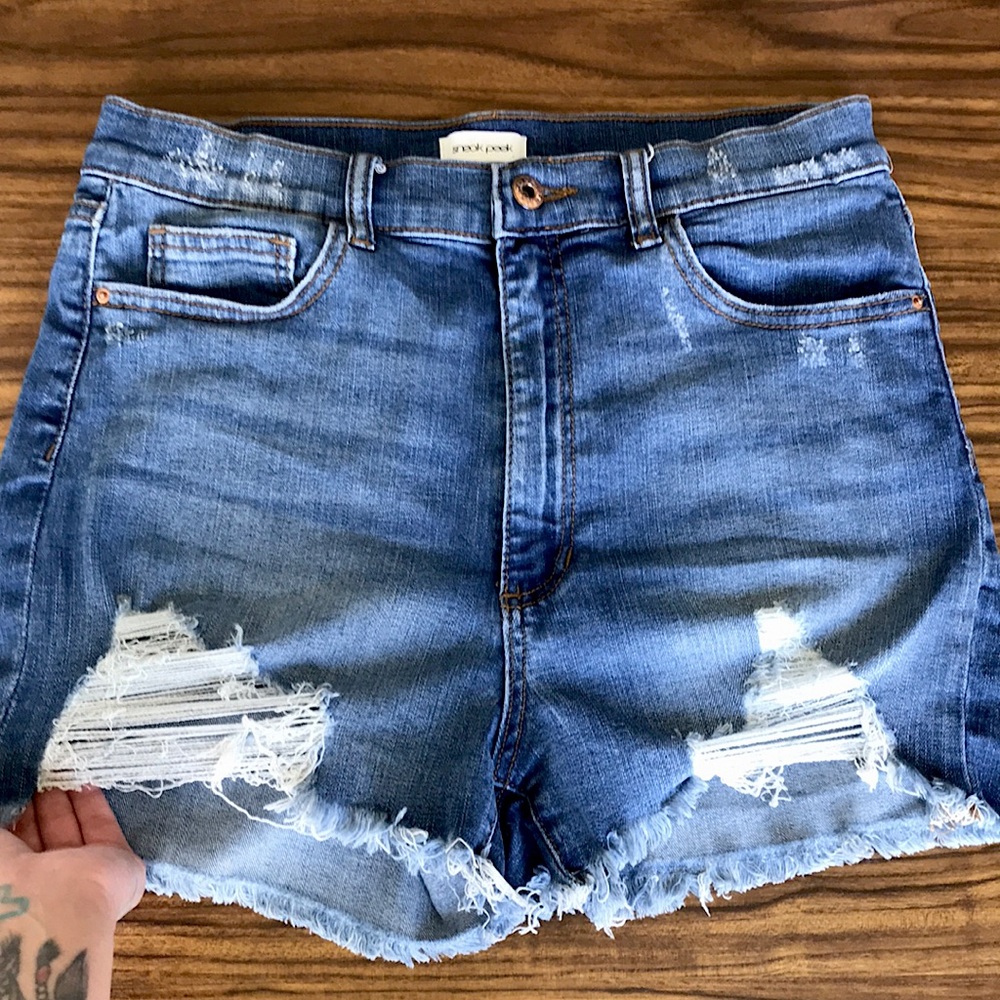 Sneak Peek high waisted distressed shorts, size L